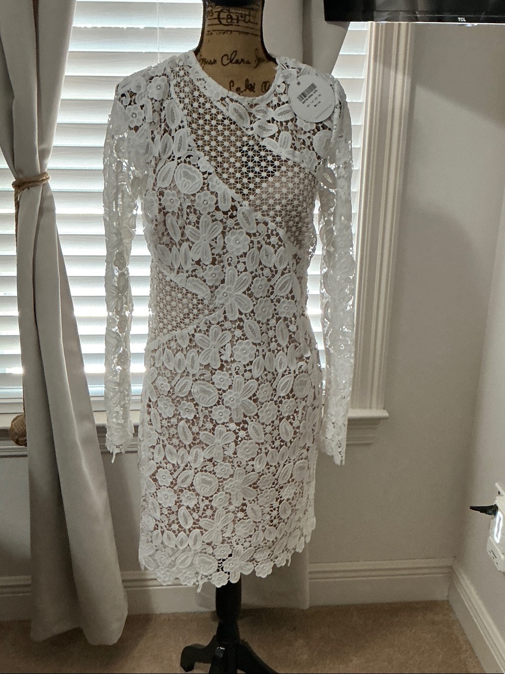 Selfie Leslie White Long-Sleeve Lace Floral Sheath Dress